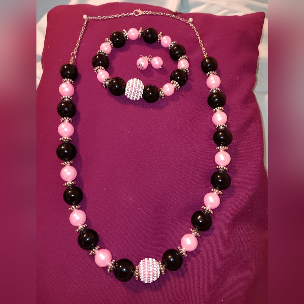 Beautiful Pearl Beaded Necklace Ser